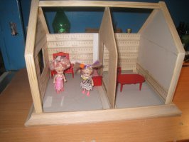 Когда-то делал для дочки нечто подобное, но к своему стыду не довёл до конца. Сохранились фото начального этапа.