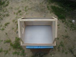 Когда-то делал для дочки нечто подобное, но к своему стыду не довёл до конца. Сохранились фото начального этапа.