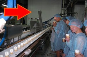 Просто экскурсантам не показывают, что там, откуда выезжают стаканчики с мороженым