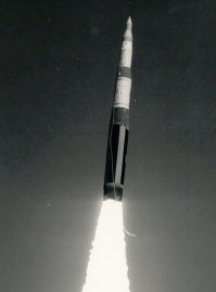 Да, ты прав... Плоскоземельщик. У него ж ракеты "Тополь-М" или там "Minuteman-III"  вертикально не летают, не влазит это в умишко плоскоземельщика...
Вовочка, дурак, посмотри, как летают межконтинентальные баллистические ракеты с термоядерными боеголовками, у них высота подъема - больше 1100 км, или ты, дурак, думаешь, что это всё - игрушки?