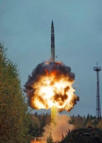 Да, ты прав... Плоскоземельщик. У него ж ракеты "Тополь-М" или там "Minuteman-III"  вертикально не летают, не влазит это в умишко плоскоземельщика...
Вовочка, дурак, посмотри, как летают межконтинентальные баллистические ракеты с термоядерными боеголовками, у них высота подъема - больше 1100 км, или ты, дурак, думаешь, что это всё - игрушки?