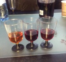 Ойой, намедни на концерте один умелец привозил тестировать свои ликеры. Слева направо: еловые шишки (40%), брусничный и клубничный (20%). Натурпродукт  Главное, действительно, не налегать - сладенькое, отлично пьётся, а потом эгегееей