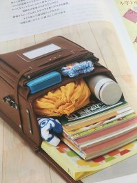 Я еще можно было бы добавить,что ранцы в школу покупают дедушки и бабушки своим внукам,потому что они стоят очень дорого, до 1000 долл.
Взято отсюда :)