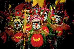 Так мужики то красились не красоты ради))