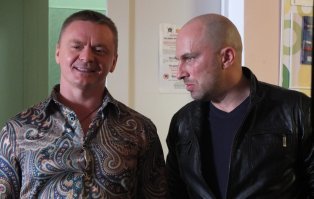 Как же мне он кореша физруку напоминает..