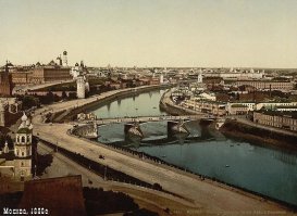 С утверждением "самые старые в мире цветные снимки" можно поспорить... 
1. Можайск Самый ранний известный снимок сделан Михаилом Настюковым в 1870 году
2. Крым времён Российской Империи
3. Москва, 1890