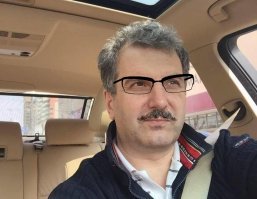 Ни на что не намекаю. Просто решил проверить, не тот ли это...
Как думаете, не он?