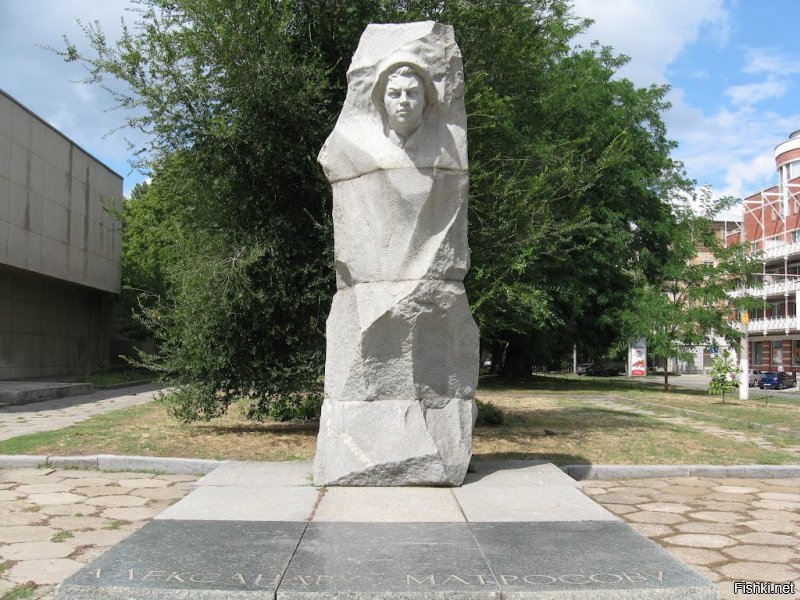 Памятник на родине Героя. 
г. Днепр, Украина