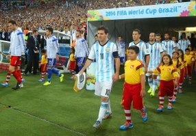 Такая же, как и у футбольных боссов. Вы слишком испорчены.