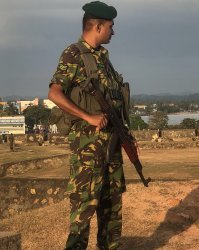 Сейчас тут идёт предвыборная кампания и в городе был президент. И солдаты стояли везде каждые 200 метров