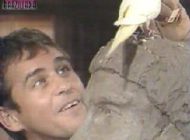 Помню малый был по телеку тогда шел сериал,Секреты тропиканки-бабка моя его любила смотреть.И там был такой штымп Тонио Лунатик все из песка там девку лепил,Руд хорошая Ракель плохая))))Напомнило.