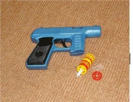 Мы с батей ставили их рядами и косили из такого вот дискового пистолета:)