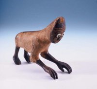 и вот оно как 
Тупилак   эскимосский зомби, который получается, когда шаман сношается с мертвецами
Старый эскимосский шаман занят самым важным деянием в своей жизни. Посреди глухой ночи в своем иглу он сшивает кадавра из подгнивших кусков тела тюленя, птичьих крыльев, оленьих сухожилий и обязательного элемента   частей тела ребенка. Сшив и склеив уродливую тушу в единую конструкцию, он надевает куртку задом наперед, так, чтобы капюшон закрывал лицо, снимает портки и начинает совокупляться с получившейся пока еще неживой тварью.