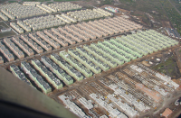 Ты в России вообще давно был? Вот это Самара:


Два района новостроек на окраине. Это не считая того, что по городу понастроили и продолжают. И первые ипотечники там уже отстрелялись, кстати.

Конечно никакого отношения к экономическому росту. Вот только аналогичных районов из девяностых я почему-то вспомнить не могу. Восьмидесятых дохрена, нулевых есть маленько, десятых - жопой жуй. А вот найти квартиру в доме середины-конца девяностых нереально, только частные дома. Что какбе намекает на полное отсутствие на тот момент платежеспособного спроса. И да, я не говорил, что стоило прозвучать "Я устал, я мухожук" - как сразу появились деньги на квартиры, доступная ипотека и стабильность в зарплате.