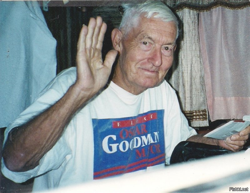 Т.е. ты не веришь нашим учёным, правительству, инженерам, героям, а готов лизать жопу америкосам во благо Родины?
И даже не всем, а вот этому дурачку, сочинившему жопоподтирочную книжонку?