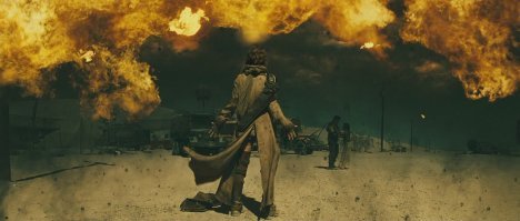 Хичкок одобряет! Житель Техаса заснял огромное скопление птиц на одном из перекрестков 