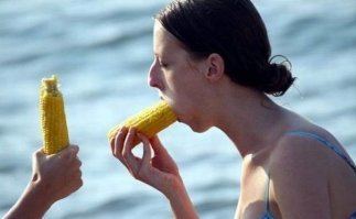 А у Ивана Кузина большая кукурузина ! :)