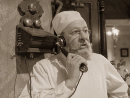 Да пофуй на этих американских детишек (((
  предлагаю вам взять несколько журналов   в пользу детей Германии. По полтиннику штука!   Нет, не возьму.   Но почему вы отказываетесь?   Не хочу.   Вы не сочувствуете детям Германии?   Сочувствую.   А, полтинника жалко    Нет.