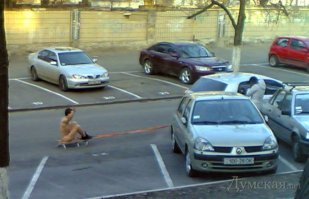 По ходу на "дурочку " едет.