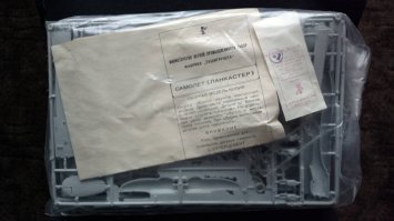 счас только на интернет аукционах)))
и цены иногда зашкаливают)))
вроде и сравнимы с нынешними, но оформление совсем уж никудышное.. раньше можно было  даже в целофановом пакете купить с вырезанными верхом и низом коробки в двух-трёхцветном исполнении)) а то и вообще без каких бы то ни было бумажных украшательств)) 
и ведь не ныли совсем! достал и радуешься.. это же что-то новое и работы теперь на целую неделю минимум!!!)))