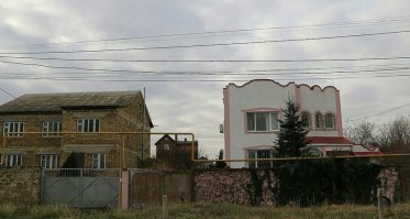 очередной цыганский табор? снести и не думать. Эпичная цитата "При этом некоторые до сих пор не смогли оформить документы на свои дома, так как вложили деньги в строительство."