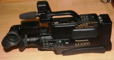 в 1995 году родители мне подарили видеокамеру Panasonic M3000, даже в те годы меня приглашали снимать похороны....так что и до недавнего времени это практиковалось. Она до сих пор работает...фото прилагаю...