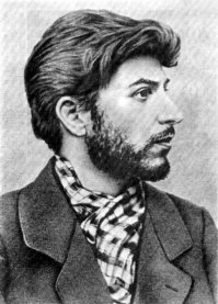 В 1895г. 16-летний семинарист Иосиф Джугашвили принес эти строки редактору газету "Иверия" . Стихи понравились и были размещены на первой полосе газеты от 25 декабря. Правда, своим именем Иосиф подписаться побоялся из-за опасения гнева семинарского начальства. Поэтому стихи были подписаны именем Сосело.
                   Когда луна своим сияньем
Вдруг озаряет мир земной
И свет ее над дальней гранью
Играет бледной синевой, 
Когда над рощею в лазури
Рокочут трели соловья
И нежный голос саламури
Звучит свободно, не таясь, 
Когда, утихнув на мгновенье,
Вновь зазвенят в горах ключи
И ветра нежным дуновеньем
Разбужен темный лес в ночи, 
Когда, кромешной тьмой томимый,
Вновь попадет в свой скорбный край,
Когда кромешной тьмой томимый,
Увидит солнце невзначай, - 
Тогда гнетущей душу тучи
Развеют сумрачный покров,
Надежда голосом могучим
Мне сердце пробуждает вновь.
Стремится ввысь душа поэта,
И сердце бьется неспроста:
Я знаю, что надежда эта
Благословенна и чиста!