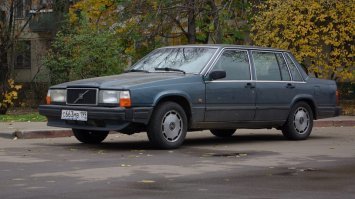 Как бывший владелец 740-й 1988 года, скажу, что переборка подвески выльется в десятку, максимум в 15, и то, это если все до болтика перетряхать. 
Машина надежная, неприхотливая и что самое смешное - минимум электроники при весьма приличном комфорте для тех лет. 

Продать действительно сложно, как раз из за баек, но если состояние приличное, то улетает моментально - фанатов на нее до сих пор хватает. Жена так до сих пор теплыми словами вспоминает. 

За 4 года владения ни одной серьезной неисправности не было, кроме лампочек, раньше умели делать и делали на десятилетия, а сейчас на три-пять лет и все, в тейд ин или на свалку.
