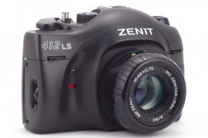 Хорошая подборка, добавлю ещё один.  Для СССР был норм фотиком, но не выдерживает ни какого сравнения с  зарубежными одноклассниками, а как вспомню отсутствие авто фокуса, рваную перфорация, засвеченный край кадра... ну а объективы за гранью добра и зла