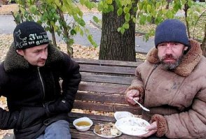 Какая отвратная гадость, обед бомжа!