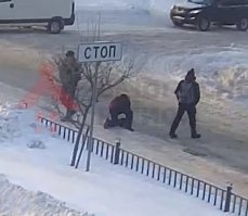 Роисся во всей красе. Народ опаскудел вкрай. Всем пох. Этих двоих нелюдей посмотревших и прошедших мимо и водителей, мразей, "повбывав бы"!