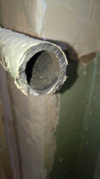 У меня дом 64 года. Трубы в идеале, батареи в идеале. Я против сноса своего дома.