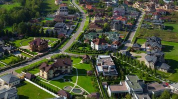 Ах, Вы агенты госдепа!!! Хорош нам Украину показывать. Наша провинция на самом деле так выглядет. Типичный колхоз-миллионер на фото.