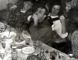 ну ну ... водку они пили... на столе конь стоит ))))