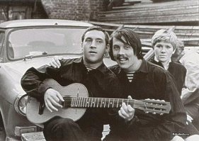 А на заднем плане не Галина Польских?