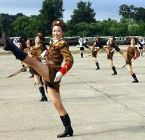 Бл...ядь они бы еще сторевым шагом по катку бы прошлись ! Там бы вообще все ух.........е..ли бы !