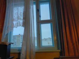 Черт, только сейчас обратил внимание, а ведь у моей тёщи тоже рамы голубого цвета)