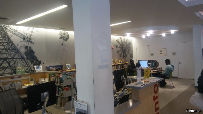 Неее, библиотеки безплатные.  Можно хоть весь день сидеть, и интернет там бесплатный и терминалом если нужно можно пользоваться и принтером.  Еще там металлодитекторы стоят.  Щас пойду сфоткаю, мне не далеко.