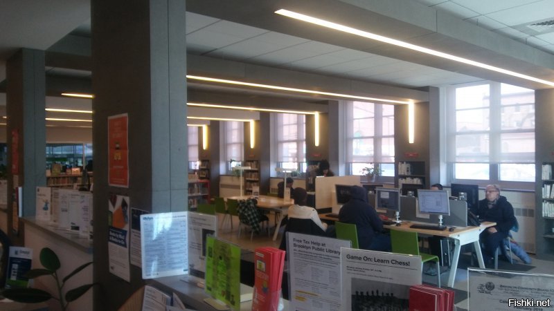 Неее, библиотеки безплатные.  Можно хоть весь день сидеть, и интернет там бесплатный и терминалом если нужно можно пользоваться и принтером.  Еще там металлодитекторы стоят.  Щас пойду сфоткаю, мне не далеко.