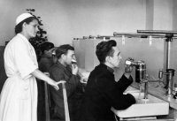 Итак... по результату просмотра:

1. Что не так с руками человека на фото?


2. "Если девушки могут делать зарядку, почему ее не могут делать молодые (и не очень) люди..?" (с) - вот тут вопрос, девушки не люди? (отчего-то в голове всплыла поговорка: "Думал идут двое, а оказалось мужик с бабой...")
Источник:  © Fishki.net