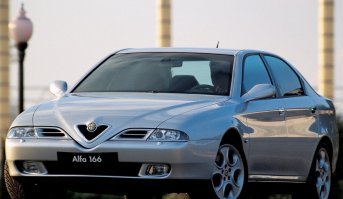 А я вот такой красавицей владел в 2009 году. Как я ее любил...и похер что она ломалась каждую неделю