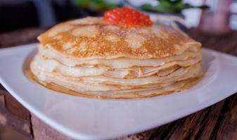 У нас с женой все проще в этот день. Отмечаем по нашему, отечественному.