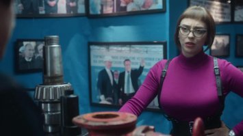 Я этот фильм не видел, глянул картинки и... НЕХРЕНА СЕБЕ У НЕЕ СИСЬКИ!!!