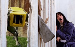 Теперь ты не спрячешься! Робопсов Boston Dynamics научили кооперироваться и открывать двери 