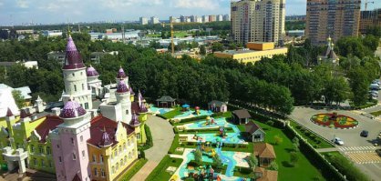 (((несмотря на коммунистическую идеологию,все получается?!)))
Странная постановка вопроса. Получается не "несмотря", а благодаря. У нас тоже в подмосковье есть социалистический оазис благополучия - "совхоз им. Ленина". Слыхали? (смотри фото ниже). Не хуже, чем у китайцев. Даже лучше. И не в проекте, а в реале. Правильно проголосуй 18 марта и такие города появятся по всей России.