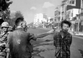 На Фишках уже п.и.з.д.и.ли.о.н раз комментили. что это кадр из хроники, а не фото!!