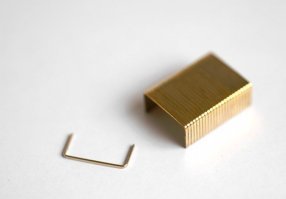 Игрушка не будет работать,а скобы будут гнуться.Либо не из золота,а позолота.