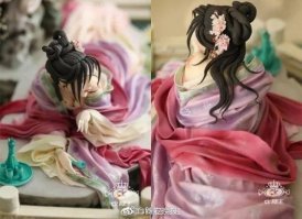 Безвкусная хрень во всех смыслах. Учитесь арабы у китайцев:
На Международной выставке "Cake International" команда Чжоу И за торт "Императрица Китая династии Чжоу" получила золотую медаль. Сладкий шедевр создан в форме сидящей императрицы в традиционной китайской одежде. Рядом с ней дворцовый фонарь, курильница, ширма и т. д. Все скульптуры съедобны.