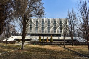 помнится это бывший музей Ленина. что там теперь, хз