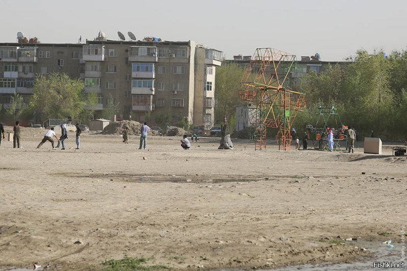 это Кабульские панельки,построенные нашими.Все таки память осталась